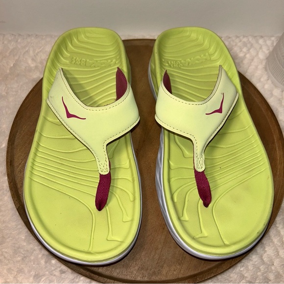 Hoka Ora Recovery Women’s Flip Flop.Size 8 Butterfly/Festival Fuchsia/lime Green - Picture 4 of 7